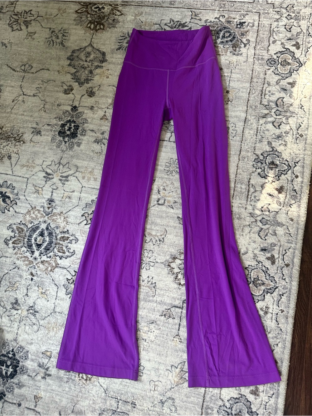 Lululemon Groove Leggings
Moonlit Magenta Size 4 - Picture 7 of 7